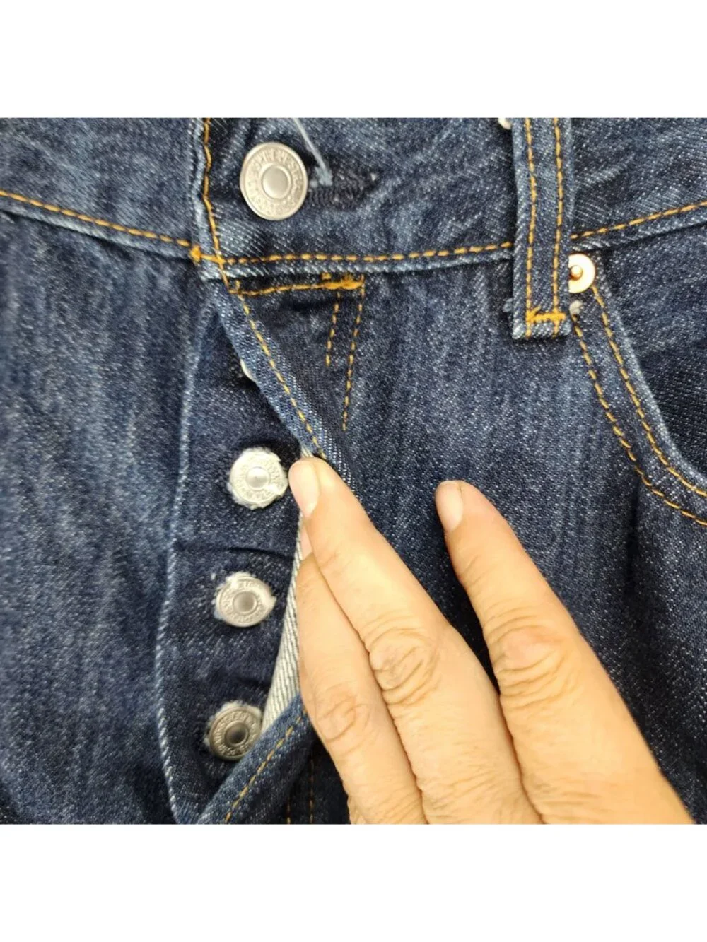 Levis Jeans Mens 33x32 Blue 501 Denim Button Fly Straight Classic *Read*